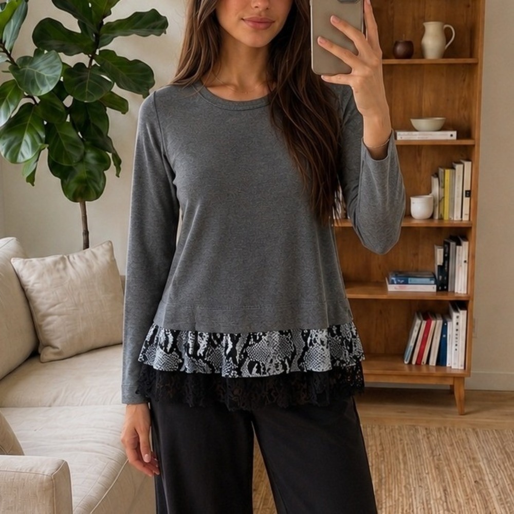 Karen Kane Womens Layered Sweater Top S Gray‎ Snake Print Lace Trim Long Sleeve